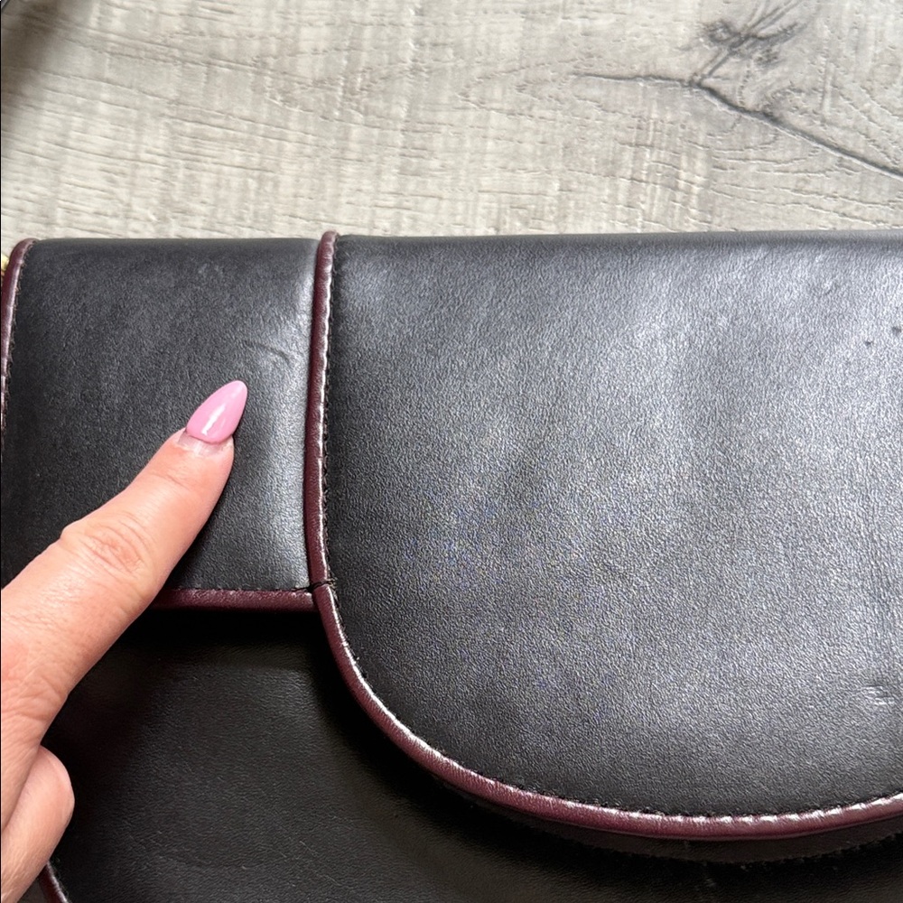 Chic Black Crossbody Bag - Picture 4 of 8